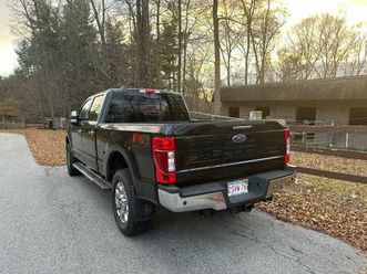2022 ford f350 lariat only 11 k miles