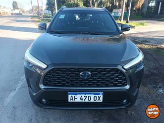 corolla cross seg hybrida