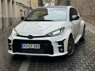 toyota yaris 1.6 vvt-i gr vip 4wd circuitpak.harmankardon.vezetettszervízköny(toyotánál)balesetmentesgyáriállapot