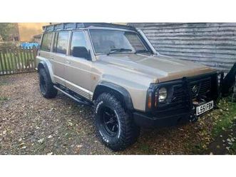 1993 nissan patrol or manuel, 5 vitesses conduite à droit...