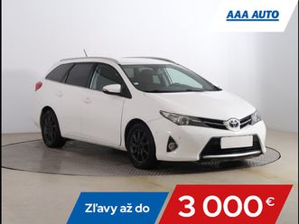 toyota-auris-touring-sports-2-0-d-4d-sr-2-maj-serv-kniha-klima