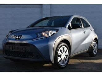 toyota aygo x - 1.0 vvt-i mt play handgeschakeld 72pk | achteruitrijcamera | apple carplay & android auto