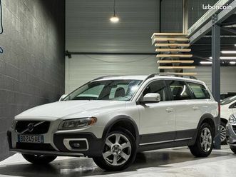 volvo xc70 2.4 d5 205ch awd – 5 cylindres – boîte automatique – distribution à jour 136 000km 09/2020