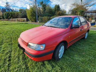 vend toyota carina essence 1993