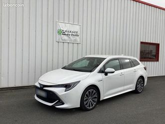 toyota corolla touring sports (12) hybride 122h design