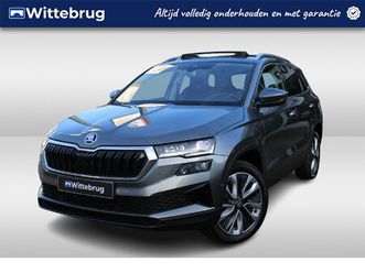 skoda karoq 1.5 tsi act 150pk style dsg automaat / panorama dak / navigatie / app connect / lm 18 inch / rondom camera / led matrix / wegkl trekhaak