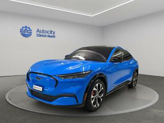 ford mustang mach-e premium awd: réserver un essai sur route !