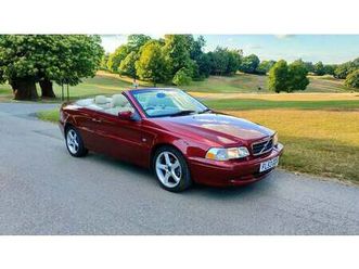 2003 volvo c70 rouge manuel, 5 vitesses conduite à droite...