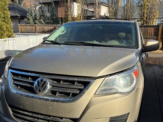 fully loaded 2009 volkswagen routan minivan- needs timing repair