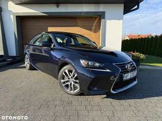 lexus is 200t / 300 black