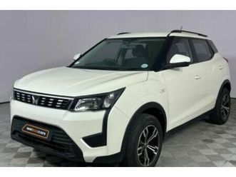 2023 mahindra xuv 300 1.2t | w6