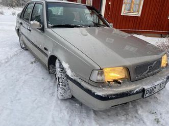 2.0, nybesiktad, s&v-däck i fint skick lågmil.