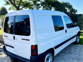 peugeot partner bon état essence avec attelage et galerie