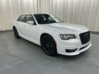 2023 chrysler 300 touring