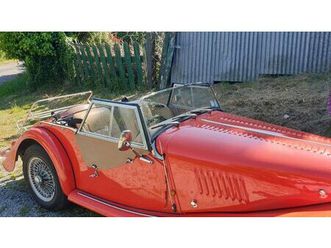 1994 morgan 4/4 rouge manuel, 5 vitesses conduite à droit...