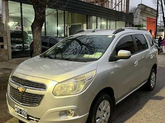 chevrolet spin 1.8 lt 2013. vendo, permuto y financio. el vehiculo se encuentra en perfecto estado funcionando todo, cierre centralizado, levantavidrios aire di