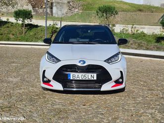 TOYOTA YARIS toyota-yaris-1-5-hdf-square-collection