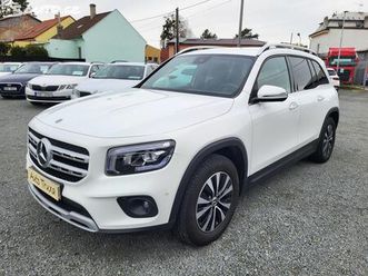 mercedes-benz glb 180 100kw style automat čr