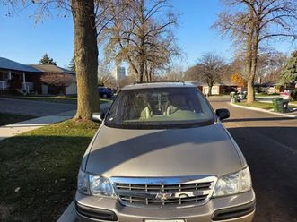 2001 chevrolet venture lt minivan - extremely low km, like new