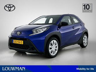 toyota aygo x 1.0 vvt-i s-cvt play | camera | airconditioning | metallic lak |