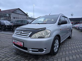 toyota avensis verso an. 2003