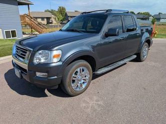 ** 2010 explorer sport trac --- 4x4 --- v8 **