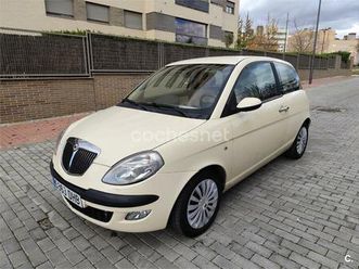lancia ypsilon 1.4 16v platino