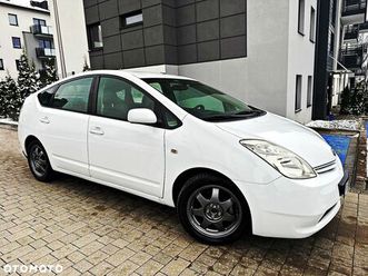 toyota prius (hybrid)