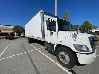 2017 hino 26’ box truck