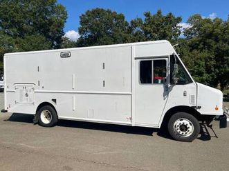 2016 freightliner mt-55 step van cummins diesel 39,017 miles non-cdl