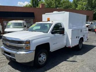 2016 chevrolet silverado 3500hd reg cab 137.5”wb 4x4 enclosed utility