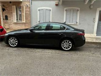 giulia 2.0 turbo benzina 200cv q2 at8 executive