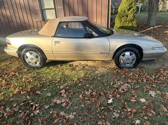 buick reatta 1990 in excellent condition, rare convertible
