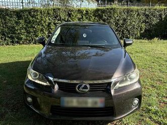 vendre lexus ct200h 2011