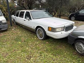 lincoln town car limousine