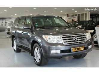 land cruiser 4.5 d-4d v8 286ch vdj 200 - 7 places - entretien toyota - attelage - toit ouvrant - sièges chauffants av/ar - 199 000km
