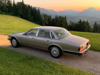 jaguar daimler xj40