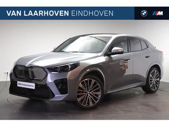 bmw ix2 edrive20 high executive m sport / panoramadak / trekhaak / sportstoelen / m adaptief onderstel / adaptieve led / parking assistant plus / head-up / stuu