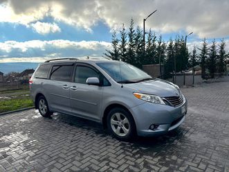 toyota sienna an. 2011