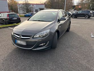 opel astra j notchback 1,6l / 2. hand /81.tsd / scheckheft