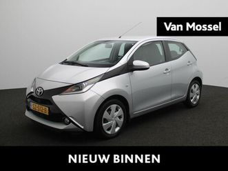 toyota aygo 5drs. 1.0 vvt-i x-play | apple carplay | camera | airco | led dagrijverlichting |
