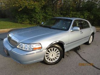 2005 lincoln town car signature limited with fewer than 50k miles