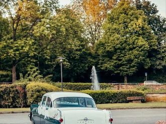 pontiac chieftain deluxe v8