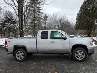 2013 gmc sierra 2500 slt with cap and fisher plow