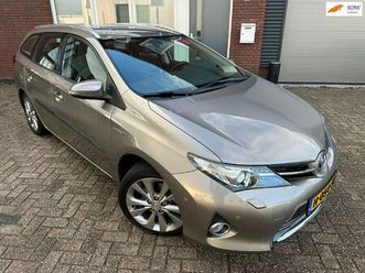 toyota auris touring sports 1.8 hybrid executive / navi / camera / pdc / leder / clima