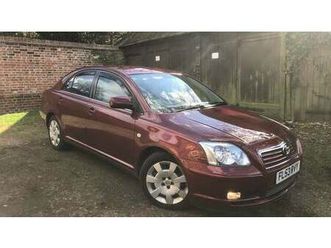 2003 toyota avensis rouge foncé manuel, 5 vitesses condui...