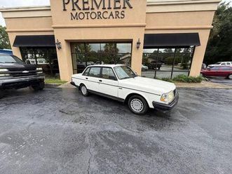 1993 volvo 240 base 4dr sedan