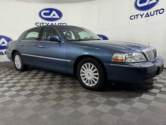 used 2005 lincoln town car signature