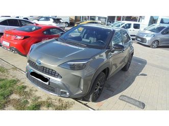 toyota yaris cross 1.5 hybrid 4x4 adventure bronzová s čiernou strechou, ťažné