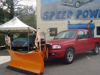 b 2500 td 4 x 4 con cala neve